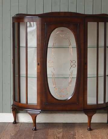 k-954-f アンティークガラスキャビネットのアップ