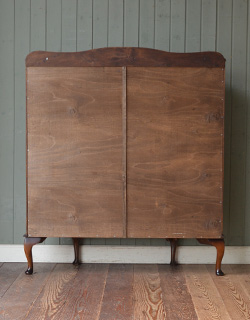 k-954-f アンティークガラスキャビネットの後ろ