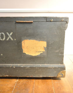 座って、使って、収納バッチリ。アンティークブランケットＢＯＸ