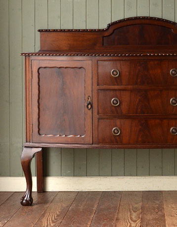 m-262-f アンティークサイドボードのアップ
