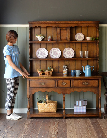 m-268-f アンティークドレッサーのモデル入り