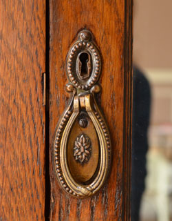 m-270-f アンティークワードローブのリング取っ手