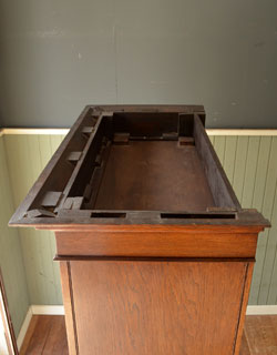 m-270-f アンティークワードローブの天板