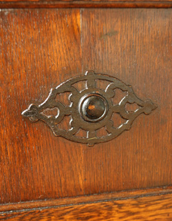 m-310-f アンティークサイドボードの彫り