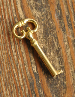 m-310-f アンティークサイドボードの鍵