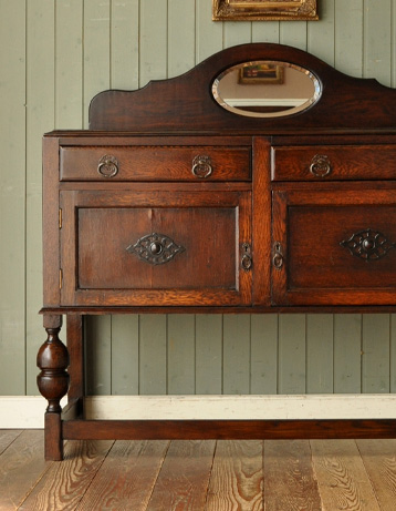 m-310-f アンティークサイドボードのアップ