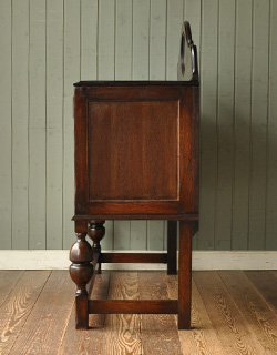 m-310-f アンティークサイドボードの横