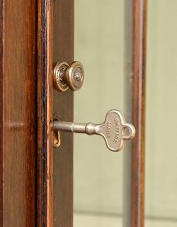 m-313-f アンティークガラスショーケースの鍵穴