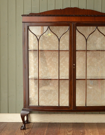 m-313-f アンティークガラスショーケースのアップ