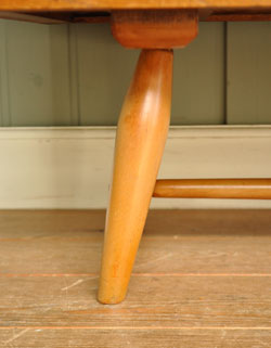 家族の集まるリビングをグッとオシャレに。アンティーク アーコール サイドボード