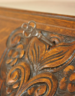 上品でシンプルな佇まいが魅力的な
アンティーク ビューロー