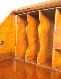 上品でシンプルな佇まいが魅力的な
アンティーク ビューロー