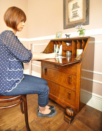 上品でシンプルな佇まいが魅力的な
アンティーク ビューロー