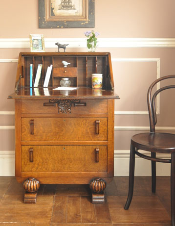 上品でシンプルな佇まいが魅力的な
アンティーク ビューロー