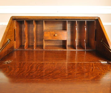 上品でシンプルな佇まいが魅力的な
アンティーク ビューロー