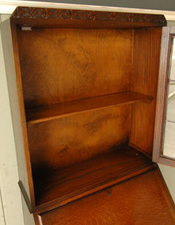 本棚と机。両方欲しい人のためのビューローブックケース