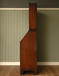 本棚と机。両方欲しい人のためのビューローブックケース