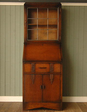 本棚と机。両方欲しい人のためのビューローブックケース