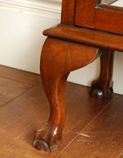 私のお家がギャラリーに変身！美しいガラスのキャビネット