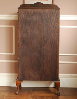 私のお家がギャラリーに変身！美しいガラスのキャビネット