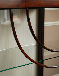 私のお家がギャラリーに変身！美しいガラスのキャビネット