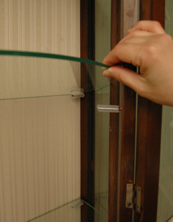 私のお家がギャラリーに変身!美しいガラスのキャビネット