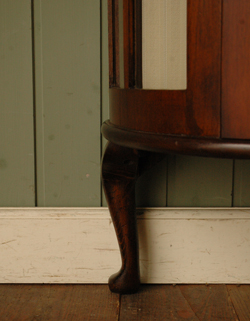 私のお家がギャラリーに変身!美しいガラスのキャビネット