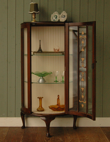 私のお家がギャラリーに変身!美しいガラスのキャビネット