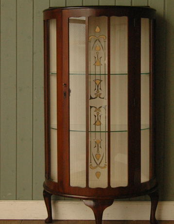 私のお家がギャラリーに変身!美しいガラスのキャビネット