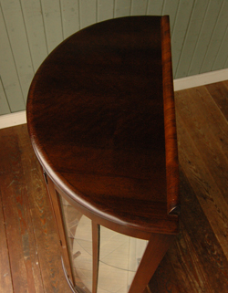 私のお家がギャラリーに変身!美しいガラスのキャビネット