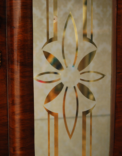 私のお家がギャラリーに変身！美しいガラスのキャビネット