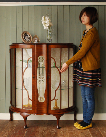 私のお家がギャラリーに変身！美しいガラスのキャビネット