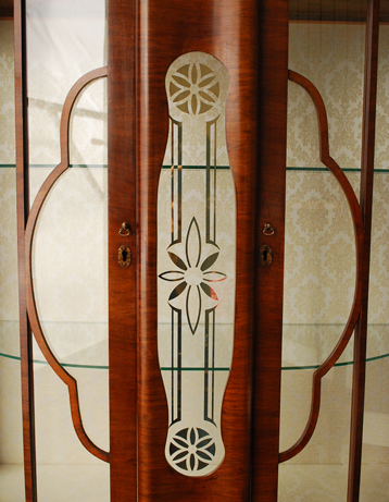 私のお家がギャラリーに変身！美しいガラスのキャビネット