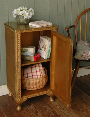 心やすらぐ癒しの空間をあなたに･･･ロイドルーム テーブル