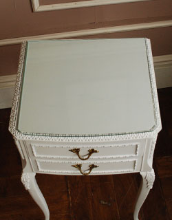 q-161-f アンティークベッドサイドチェスト