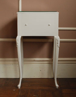 q-161-f アンティークベッドサイドチェスト