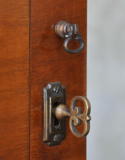 q-204-f アンティーク ガラスキャビネット