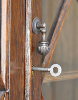 q-209-f アンティークブックケース