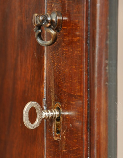 q-220-f アンティーク ガラスキャビネット