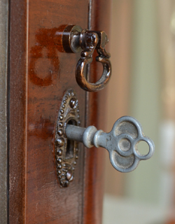 q-225-f アンティーク ガラスキャビネット