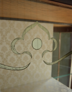 q-225-f アンティーク ガラスキャビネット