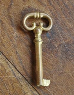 私のお家がギャラリーに変身！美しいガラスのキャビネット