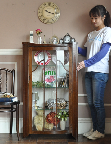 私のお家がギャラリーに変身！美しいガラスのキャビネット