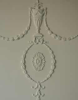 q-237-f アンティークワードローブ