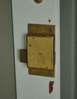 q-237-f アンティークワードローブ