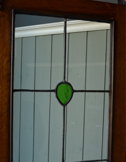 光の当たり方によって、表情が変わるステンドグラスのガラス。(q-239-f) q-239-f アンティークのビューローブックケース