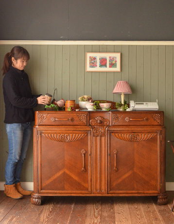 q-243-f アンティークサイドボード