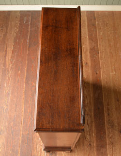 天板もキレイな状態で仕上げてあります。雑貨やお花を飾ってみても楽しいですよ。(q-246-f) q-246-f アンティークブックケース