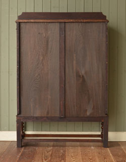 キチンとメンテナンスしてあるので、裏側もキレイです。(q-246-f) q-246-f アンティークブックケース