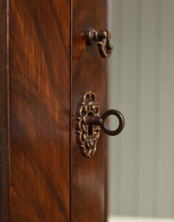 q-250-f アンティーク ガラスキャビネット